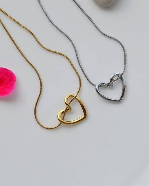Gold Heart Knot Pendant Necklace – Minimal Elegant Jewelry