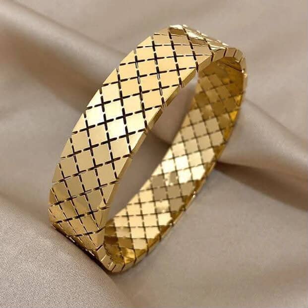 Elegant Gold-Plated Geometric Bangle – Cross Line Design