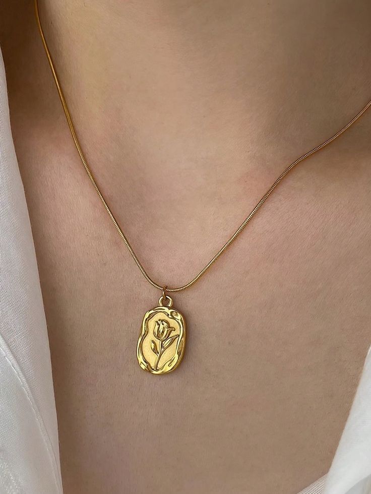 DIAERA – Elegant Gold Rose Pendant Necklace | Minimalist Floral Jewelry for Women