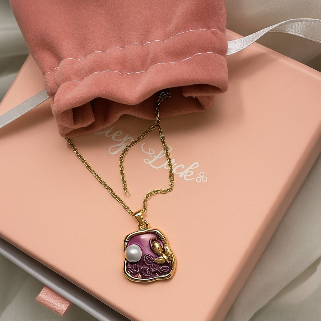Elegant Handmade Resin Pendant Necklace with Pearl Accent – DIAERA Jewelry