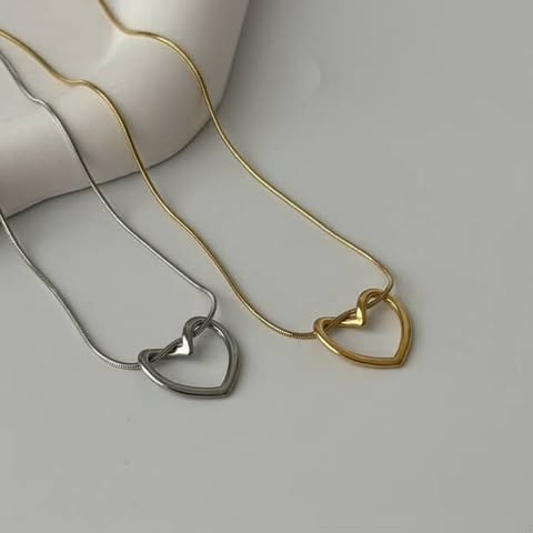 Gold Heart Knot Pendant Necklace – Minimal Elegant Jewelry