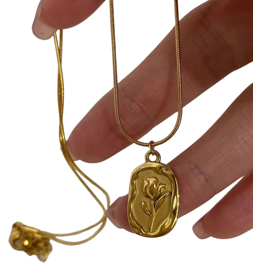 DIAERA – Elegant Gold Rose Pendant Necklace | Minimalist Floral Jewelry for Women