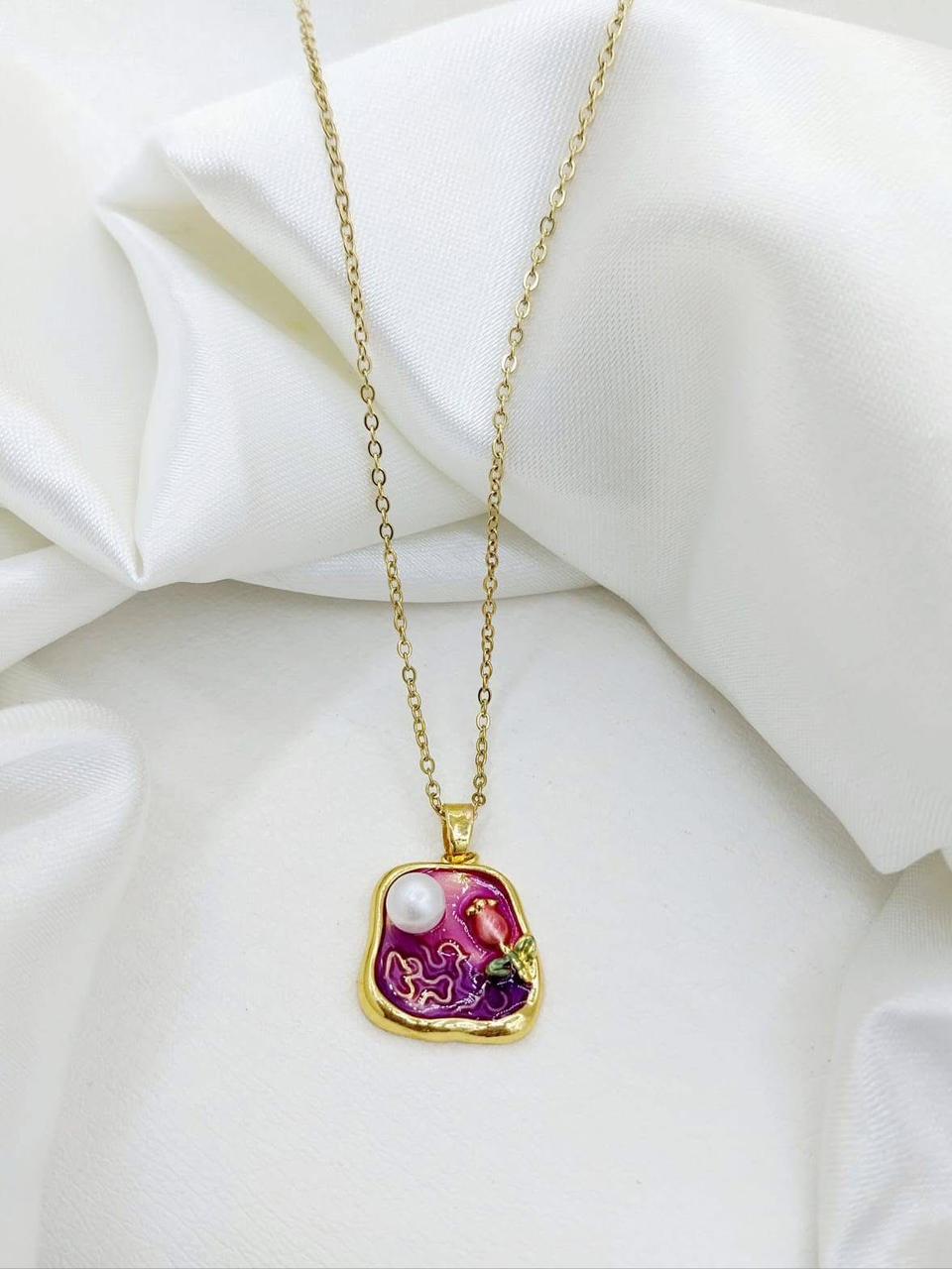 Elegant Handmade Resin Pendant Necklace with Pearl Accent – DIAERA Jewelry
