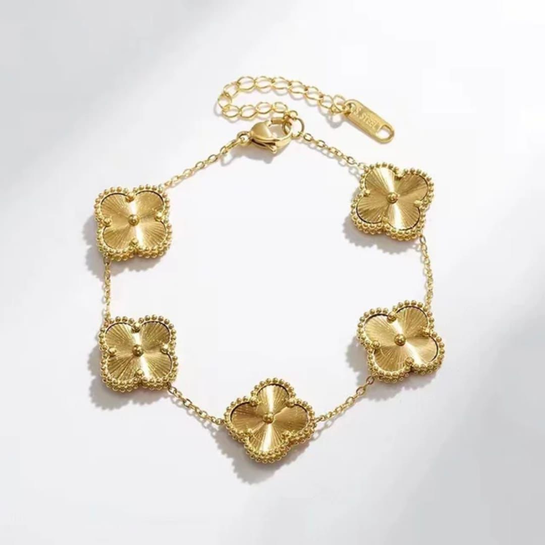 Golden Clover Flower Bracelet – Elegant Artificial Chain for Women