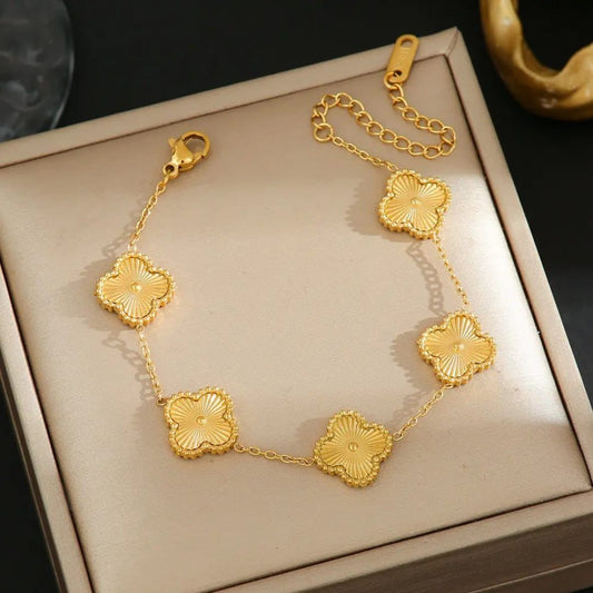 Golden Clover Flower Bracelet – Elegant Artificial Chain for Women