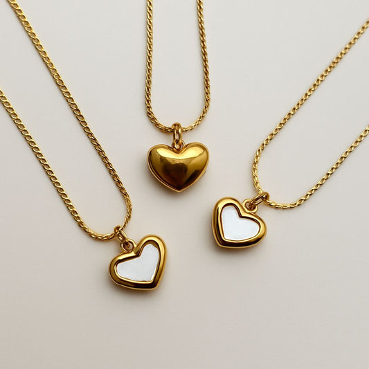 DIAERA Heart-Shaped Resin Floral Pendant – Elegant Handmade Necklace