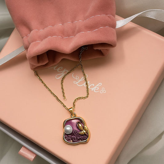 Elegant Handmade Resin Pendant Necklace with Pearl Accent – DIAERA Jewelry
