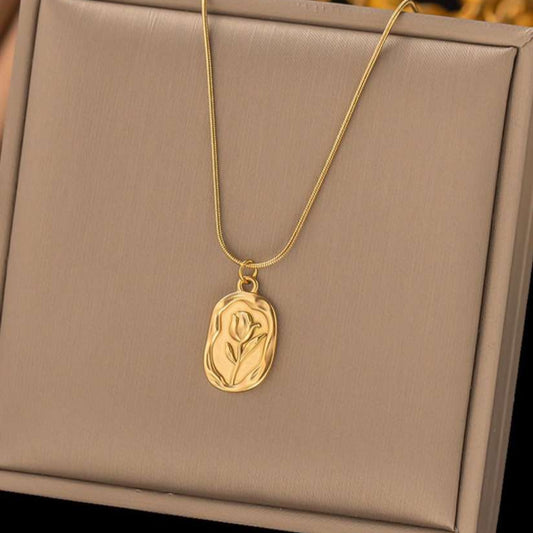 DIAERA – Elegant Gold Rose Pendant Necklace | Minimalist Floral Jewelry for Women